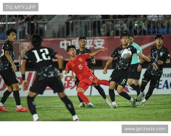 中国U16足球队迎战捷克队力争在国际赛场上取得佳绩